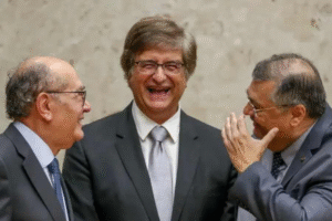 Ex-ministro de Jair Bolsonaro é o novo alvo da PGR e PF; entenda