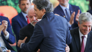 Haddad usa Bolsonaro em sessão de bajulação a Lula