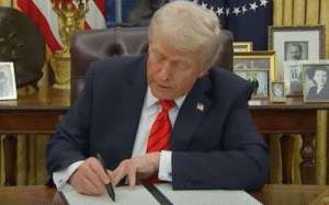 Trump assina ordem de tarifaço contra o governo Lula e cita Alexandre de Moraes