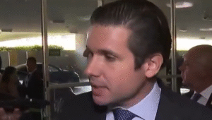 Na GloboNews, Hugo Motta “surta” ao mandar recado a Eduardo Bolsonaro