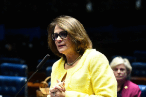 Damares: Bolsonaro corre risco de morte em regime fechado