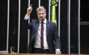 Van Hattem explode contra STF: “Chega dessa farsa!”