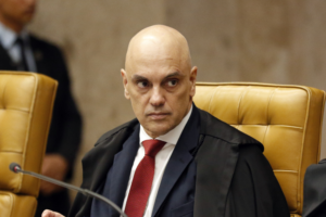 Moraes diz “sim” a ex-assessor de Bolsonaro