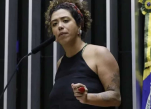 Descubra quem é a deputada do PSOL pivô da separação entre parlamentares