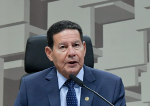 General Mourão se manifesta sobre possibilidade cruel do STM atingir Bolsonaro
