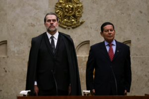 General Mourão sobe o tom e afirma: “Urge que o Senado avalie processo de impedimento”