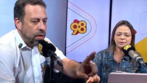 Boulos mente em rádio é desmentido ao vivo, ataca jornalistas e foge de entrevista humilhado, Veja o vídeo