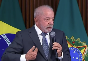 Após incitar “enforcamento” de Flávio, Lula volta a atacar o senador