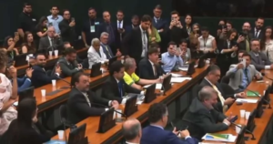 URGENTE: Redução da maioridade penal é aprovada na CCJ e esquerda “surta” (veja o vídeo)