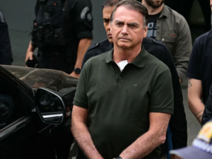 Novo relatório médico indica agravamento da saúde de Bolsonaro às vésperas do fim da prisão domiciliar
