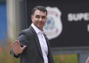 Flávio vai aos EUA e promete defender o Pix cara a cara com Donald Trump