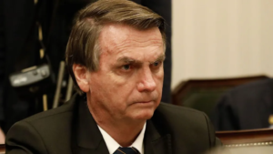 Moraes manda Exército entregar armas de Jair Bolsonaro à PF