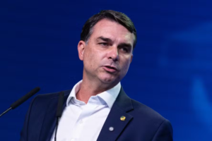 Flávio desmente escancarada “mentira” de Lauro Jardim
