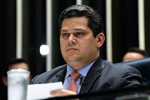 Alcolumbre passa pano pra Moraes e cita Dark Horse ao reagir à pressão por impeachment