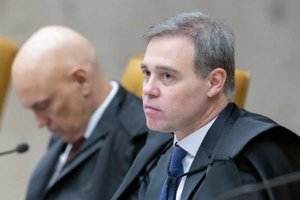 Mendonça vai para cima e pede a Fachin investigação de Moraes por abuso de autoridade