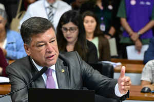 Carlos Viana cumpre promessa e abre processo para tirar Alcolumbre do poder.