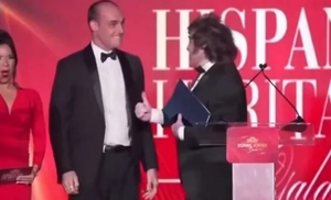 Ao lado de Eduardo Bolsonaro, Milei manda forte recado a Lula (veja o vídeo)
