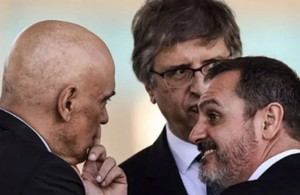 Quase às escondidas, Moraes se reúne com cúpula da PF dentro do STF